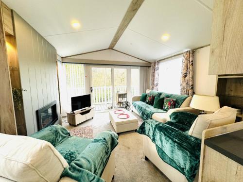 Escape The City - Cozy Caravan Next To The Lake