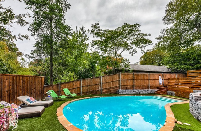 Glamorous home with pool, hot tub, 3 king beds