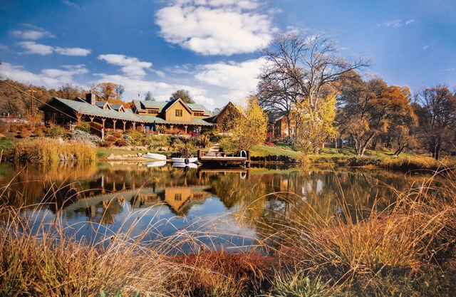 Sprawling 200 Acre Rustic Luxury Reserve avec bassin de baignade et bain à remous.