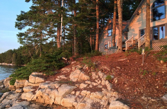"Escape" à la maison d'un artiste Waterfront Secluded Evergreen Point, Taunton Bay