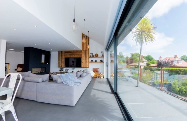Escape to Coastal Bliss - Sea Views, Mins to Stone Bay Beach, Pet Friendly