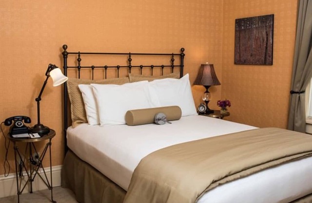 Escape to Cozy Historic Inn Offering Both Relaxation and Convenient City Access