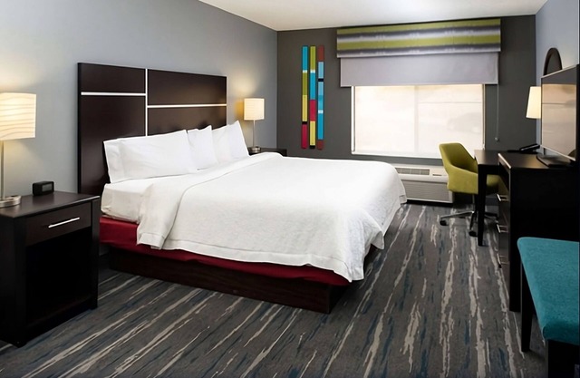 Escape to Glenwood Springs! Indoor Pool, Free Breakfast, Free Parking!