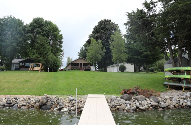 Escape to Little Green Lake, perfect for family and pet getaways.