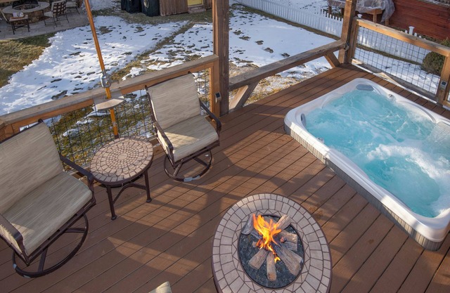 Escape to Modern Mountain Retreat Near Top Ski Resorts w/ Hot Tub!