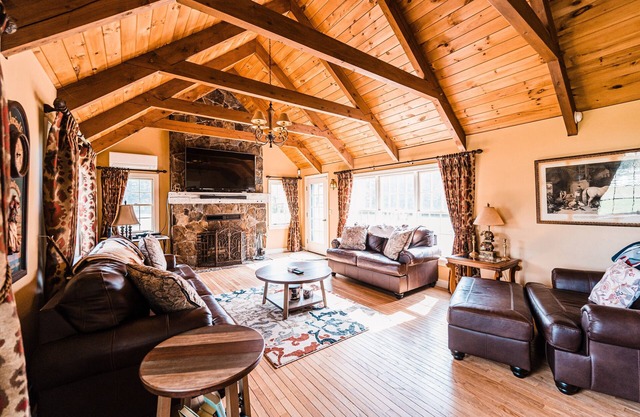 Escape to our Mountain Haven: A Cozy Farmhouse Retreat in the Heart of Western Maine's Mountains