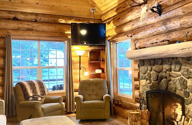 Explorez les Wallows tout en profitant du confort d'une cabane en rondins