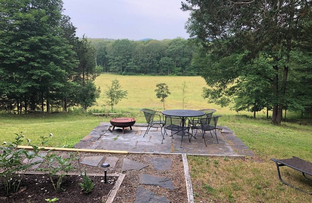 Escape to the Country! Perfect Cottage on 12 Acres.