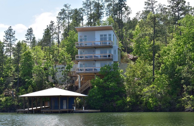 Escape to The HighView. Peaceful retreat with accessibility.