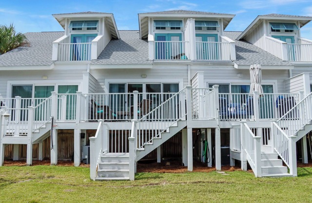 Escape to The Salty C Shell- Beachside Comfort and Views