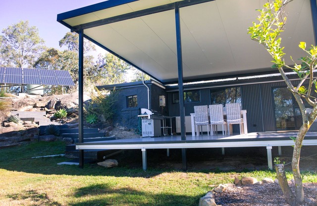 Escape to Tranquil Bush Retreat with Mini Golf, Indoor fireplace & Wombat