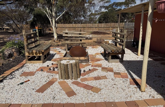 Escape to Tranquility: Homestay with a creek Awaits in the Adelaide Hills
