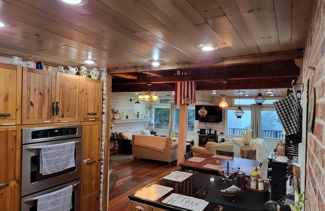 40'S Cabin with a touch of modern essentials.
