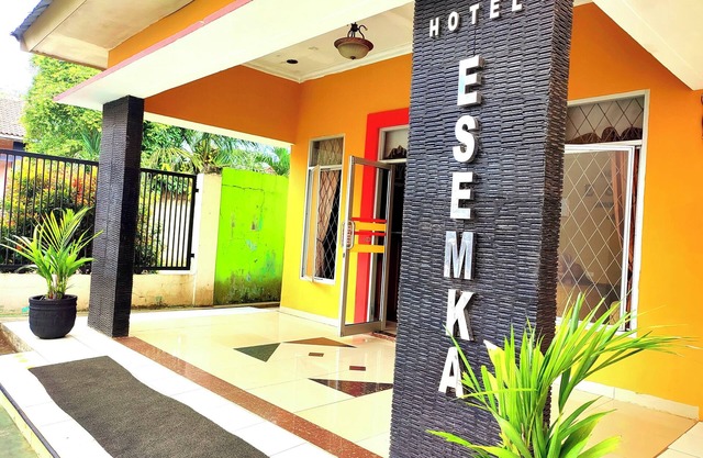 Esemka Hotel & Convention