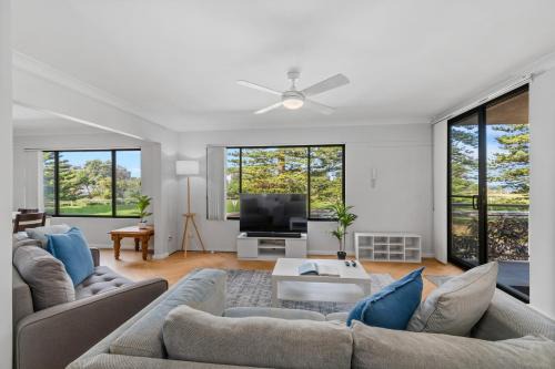 Esplanade Escape - Beachfront Family Bliss