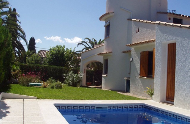 Estartit, Maison typique indépendante en bord de mer, piscine privée, jardin