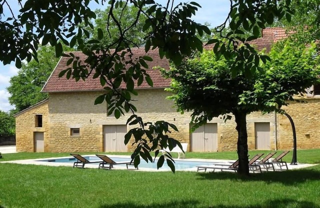 Domaine avec piscine