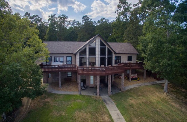 Estes Pointe Lake House sur un terrain parfait Aucune marche vers la rampe d'accostage