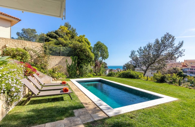 Maison Estoril à 700 m de la plage, zone principale récemment rénovée