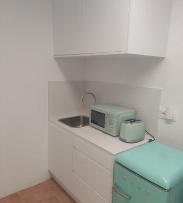 Estudio bajo la escalera