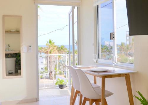 Estudio con vista al mar