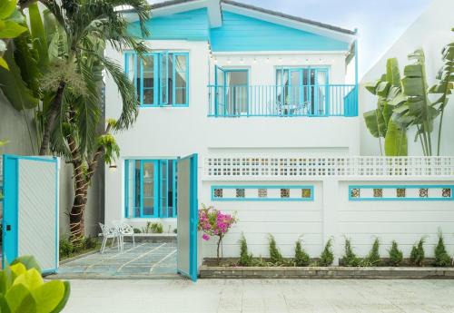 ETSY BLUE Pool Villa 4 Minute Walk to Beach Pickup Service included