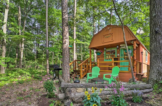NEW! Eureka Springs Cabin: Gas Grill + Lake Access