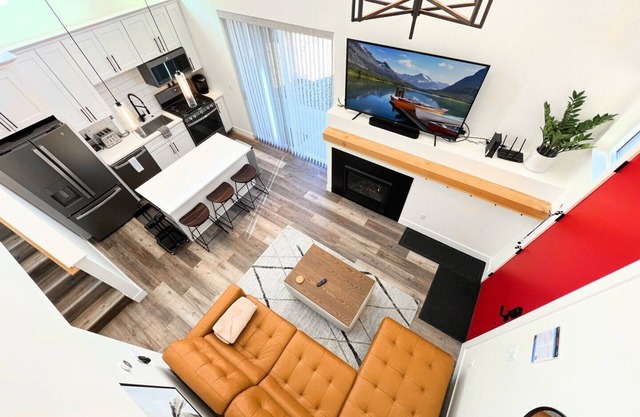 EV Charger, Pool / Hot Tub / Gym, 2 Bed / 2 Bath, Sleeps 6