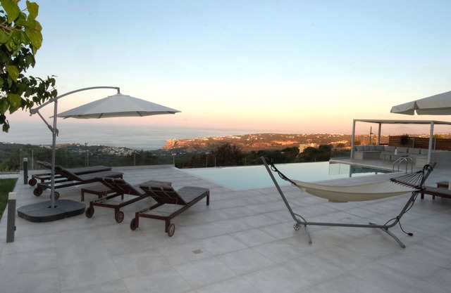 Eva Villas East, avec piscine privée et vue panoramique sur la mer