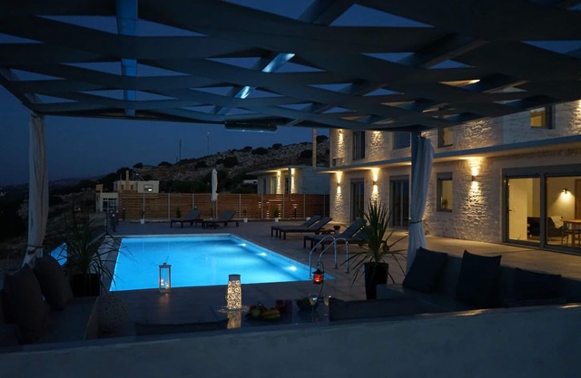 Eva Villas West, avec piscine privée et vue panoramique sur la mer
