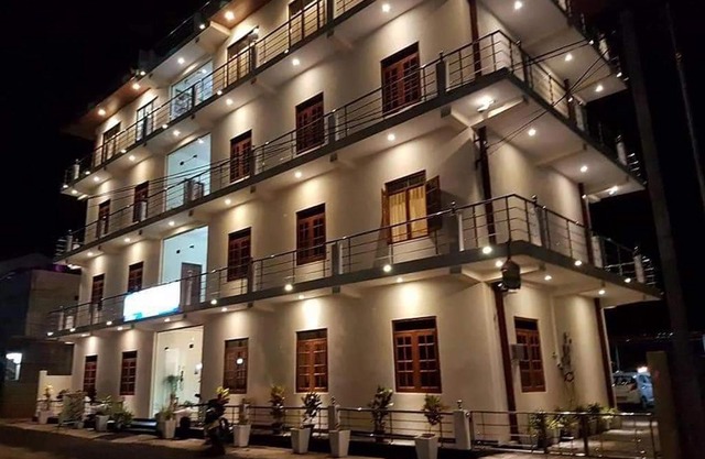 Everest Hotel