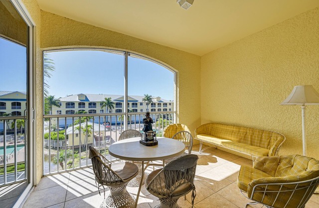 Everglades City Condo w/ Porch: Steps to Water!