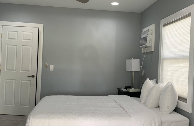 Everglades City Motel - Queen Room, 1 Bed
