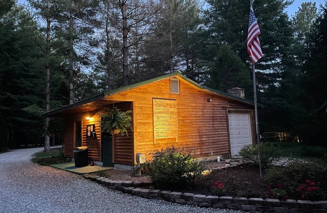Evergreen Cottage, Twin Lakes Country Cabins