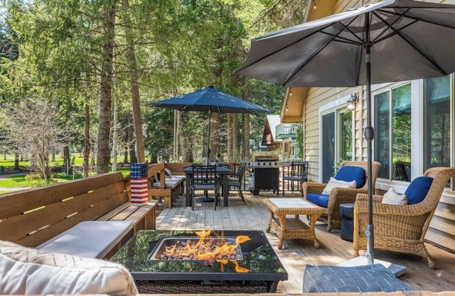 Evergreen · Golf Course Cabin! Pets, Bikes, Games, Firepit!