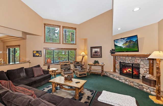 Evergreen Manor: retraite de luxe massive à proximité des deux stations de ski! Spa privé! Salle de jeux!