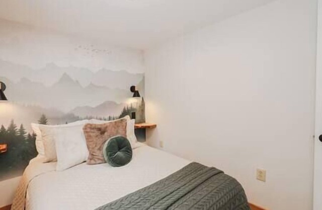 Brookside Cabin w/ full kitchen in the heart of Lincoln, NH!