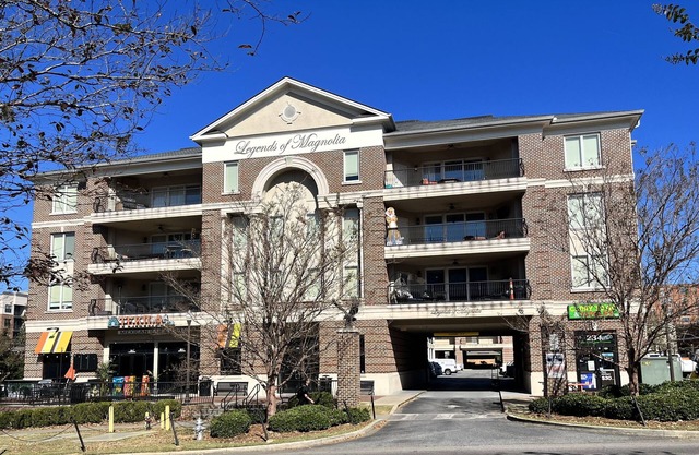 Everything Auburn, Location, Location! Views of Jordan Hare and Toomer's Corner!