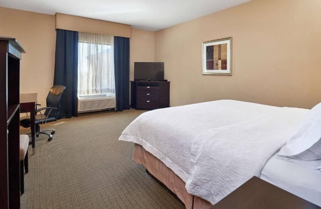 Everything You Need For The Perfect Vacation! 2 Relaxing Units, Free Breakfast!
