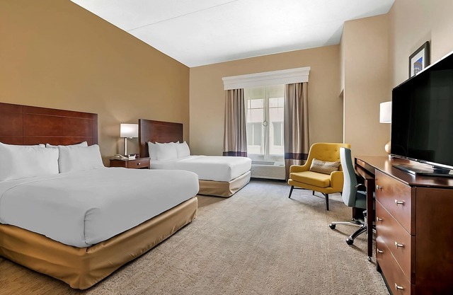 Everything You Need for Your Florida Trip! FREE Breakfast and Parking!
