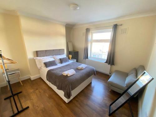 Evo C - 2 Bed Apartment 2 Min Walk to Station - longer stays available