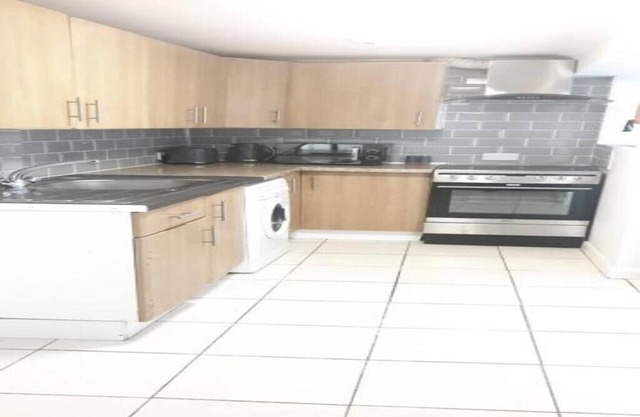 Evo Haven - 1 Bedroom Apartment, Sleeps- 2, 2 minute walk to Gravesend Station