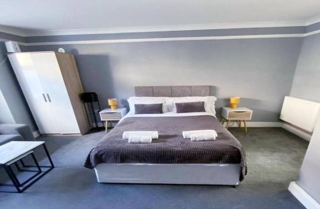 Evo Zen - 1 Bedroom Apartment, Sleeps -2, 2 minute walk to Gravesend Station
