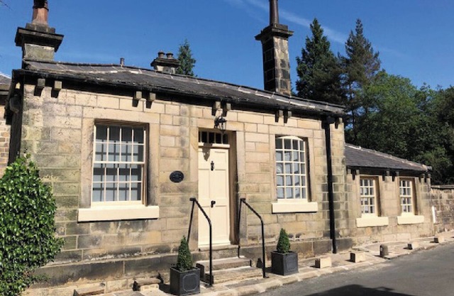 Ewood Cottage - Exquisite Country Cottage