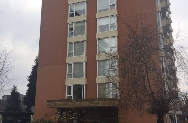 Excelente departamento, buena ubicación