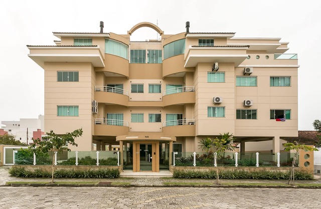 Excellent appartement de deux chambres avec une suite à 100 mètres de la mer
