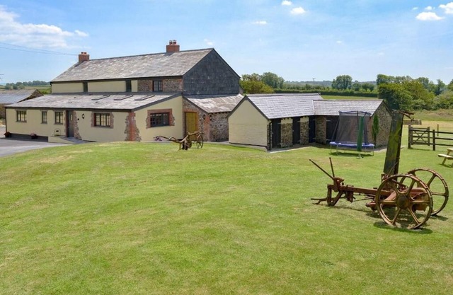 Excellent Five Bedroom Detached Farmhouse