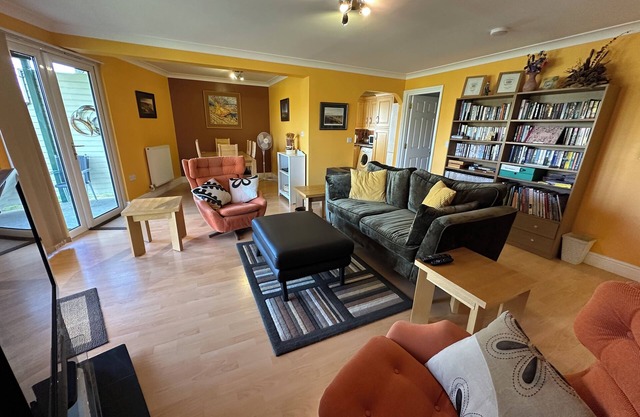 Appartement de luxe avec vue sur le golf. Wifi. Sky TV. Marche jusqu'au centre ville