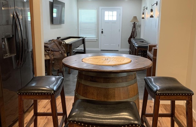 Excellent location right across the street from the Expo Center! – Sleeps 8