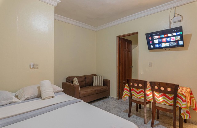 Tropical Island Aparthotel - Studio Familial 1 Lit Double 1 Simple - Wi-Fi Gratuit - Spacieux appartement 2B / 2B Cuisine complète, Wi-Fi - à Santo Domingo Este